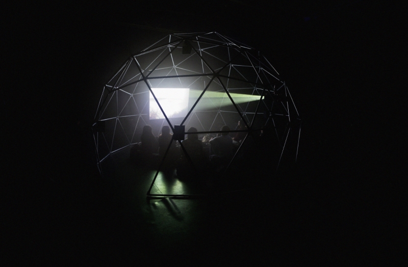 UNA LUNGHISSIMA OMBRA