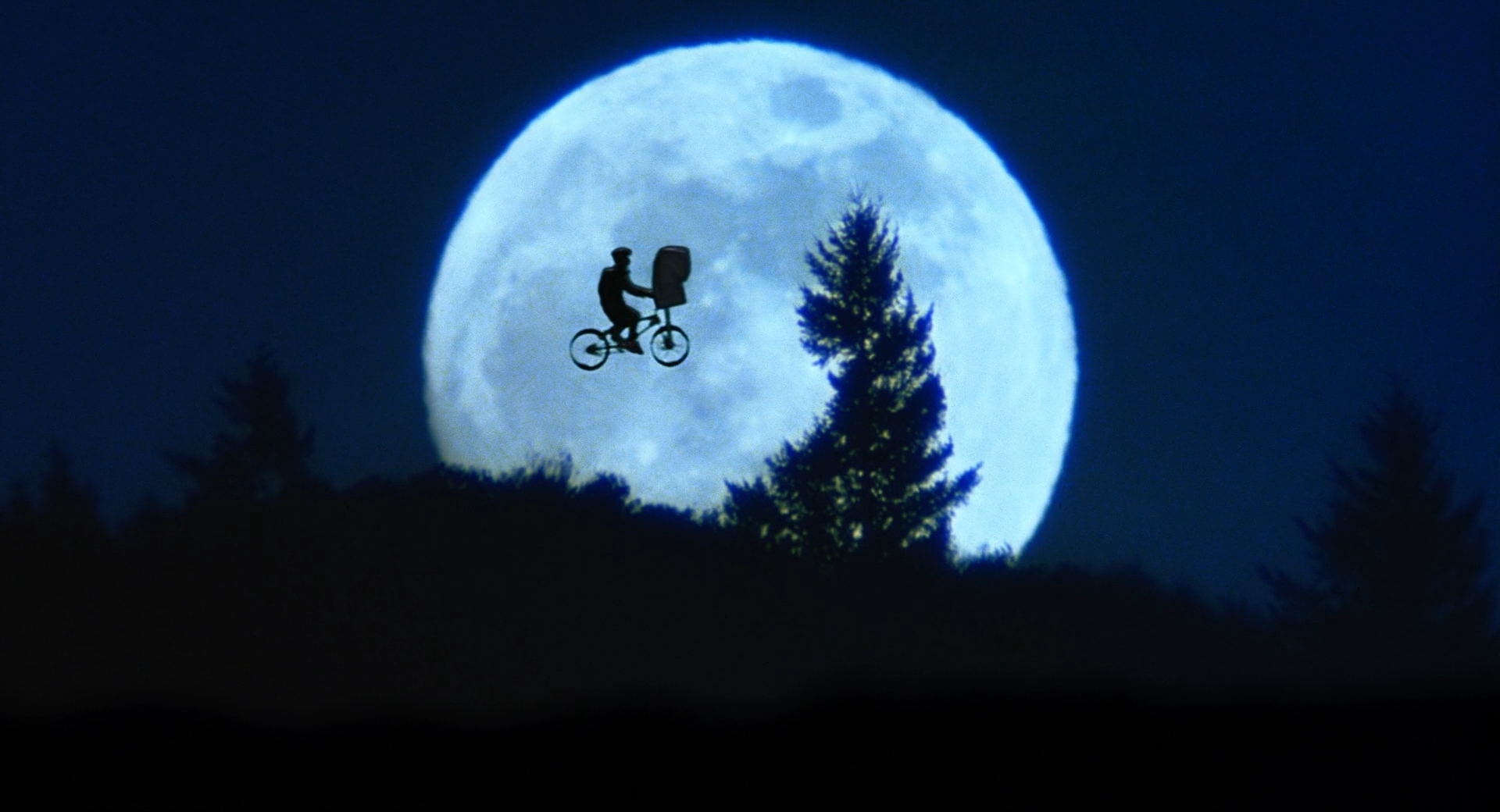 Apertura con E.T. l&#039;extra-terrestre di Steven Spielberg in occasione del 40° anniversario